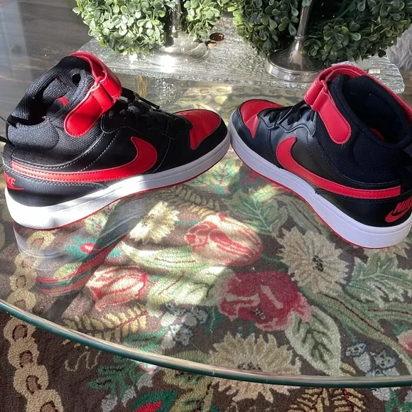 Nike Air Jordan Court Borough Mid 2 Basketball Shoes- Kids size 4 - Picture 6 of 8